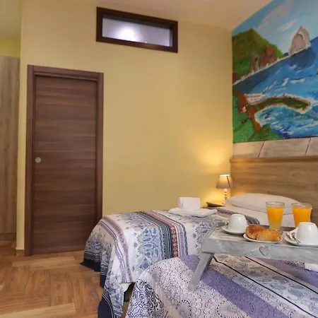 Authentic Neapolis In The Hearth Of The Center Couette-café 4*
