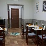 לינה וארוחת בוקר Authentic Neapolis In The Hearth Of The Center 4*